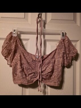 Blāshe Lace Crop Top